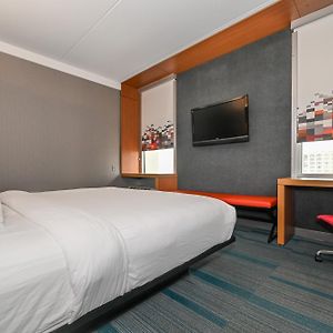 Aloft Guest room 1 King